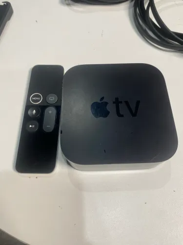 Apple TV A1842 32 GB 4 geração com siri remote