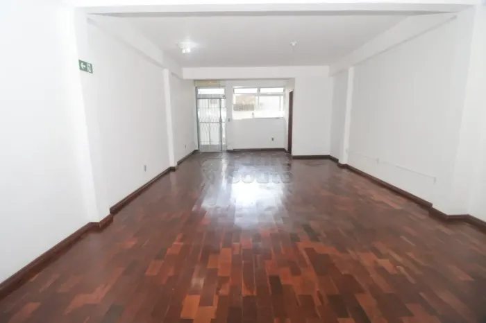 Sala Comercial no Centro - Excelente Localização e Espaço Amplo