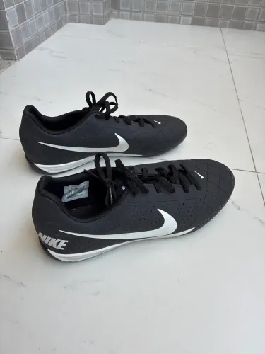 Chuteira de salão Nike