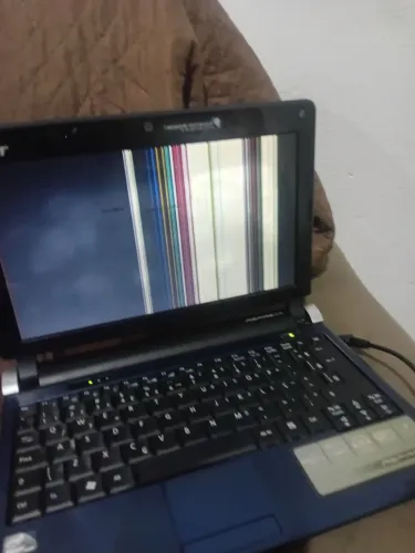 Notebook acer aspire one com bateria ruim vai com carregador e display quebrado