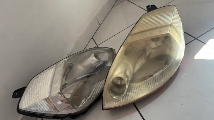 Faróis pra Ford Ka 2009. Funcionando normal só mandar polir.