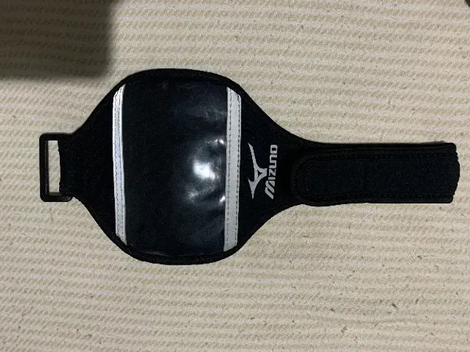 braçadeira mizuno armband cinta fitness corrida running porta objetos