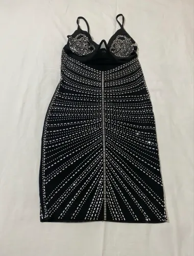 Vestido preto bordado TAM G
