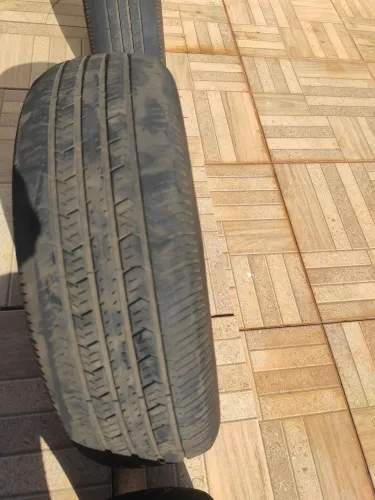 VENDO 04 PNEUS 175-65-14 UM SEMI NOVO E TRÊS MEIA VIDA VALOR 400 FONE 67-9- *