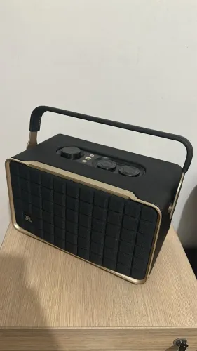 JBL Authentics 300