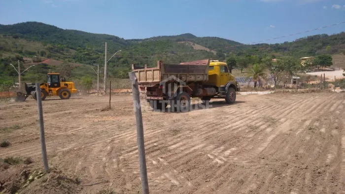 Lotes de 300 m² ou Área Total de 600 m² à Venda no Bairro Fazenda Velha Florestal/MG