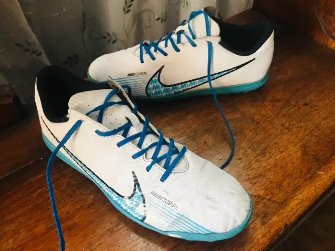 Chuteira oficial Nike mercurial 43