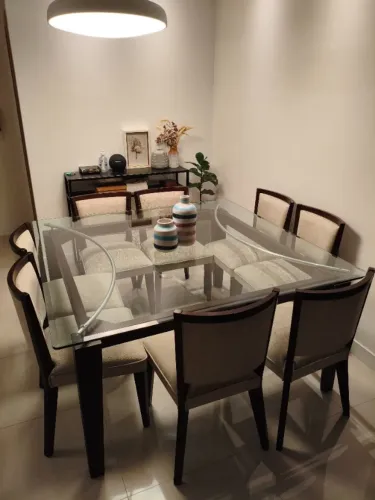 Mesa de jantar c/ 8 cadeiras