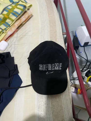Boné da Nike supreme