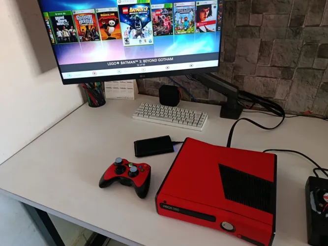 Xbox 360 slim 500gb desbloqueado + 3 controles + cabos + jogos + hd