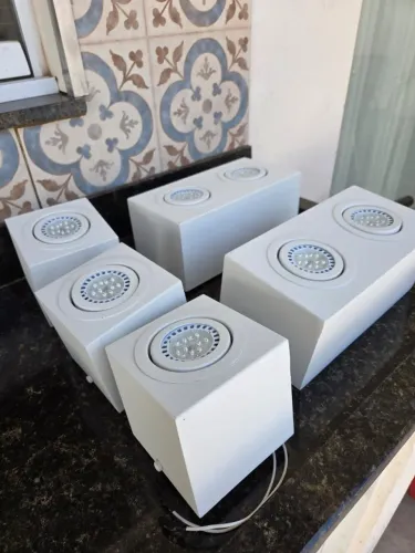 Vendo 5 spots plafon de sobrepor Led 40W, brancos, direcionáveis, para teto, dois duplos (