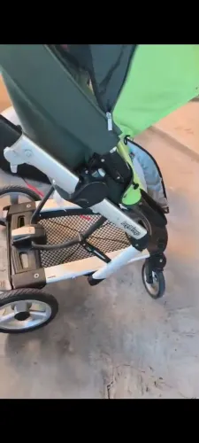 Kit com berço Moisés, carrinho de bebê e bebê conforto da Pegue perego