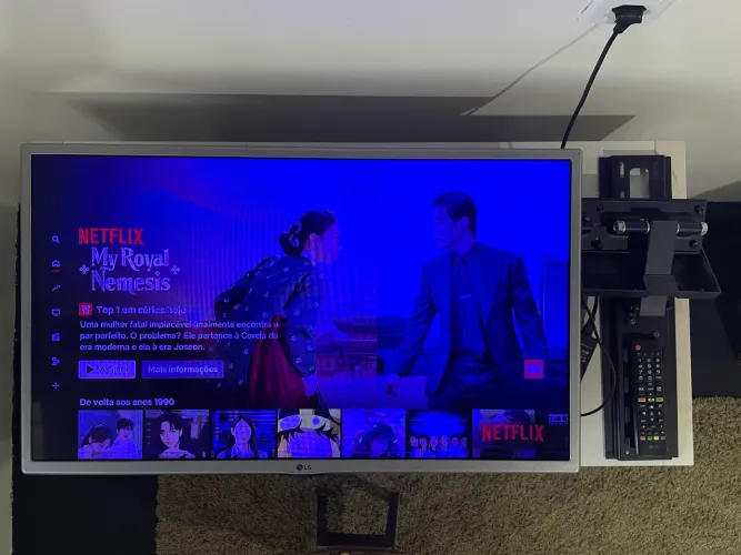 Smart TV LG 32 funcionando + suporte (defeito no display)