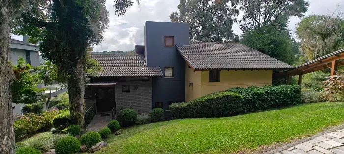 Casa de condomínio para aluguel tem 350 metros quadrados com 4 quartos
