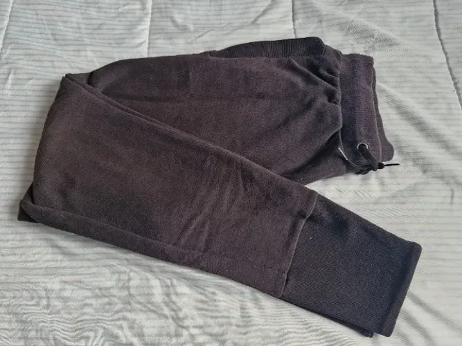 Calça de moleton skinny