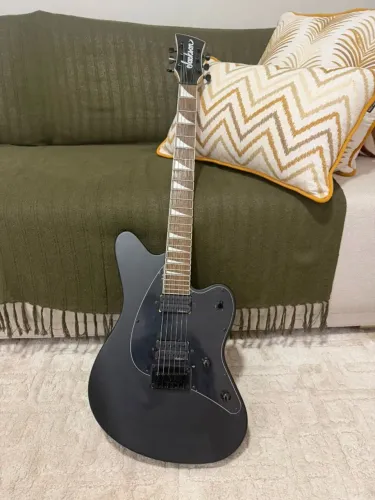 Guitarra Jackson X Series Surfcaster Ht6 Preta Maple Destro Preto (ñ Fender, Gibson, PRS).