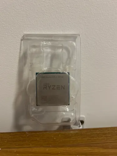 Processador Ryzen 3 2200g, 4 núcleos e 3.5GHz com gráfica integrada (Usado com cooler)