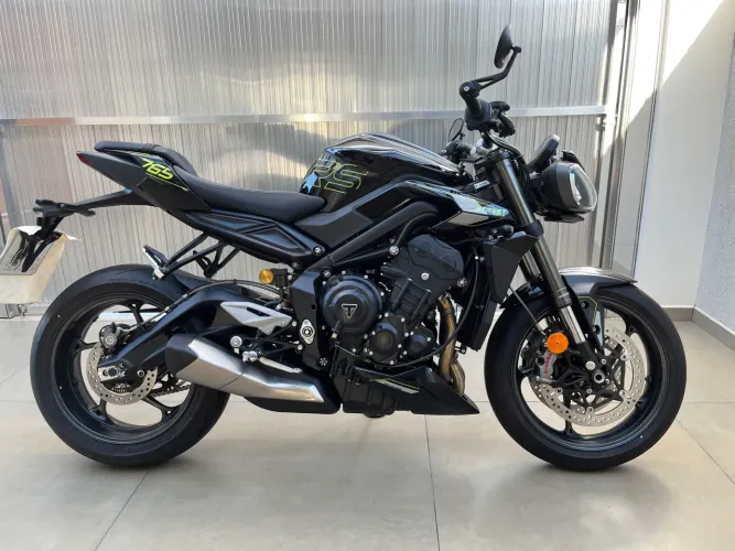 Triumph Street Triple 765 RS Phantom Black