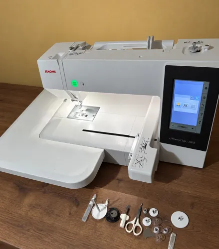 Máquina de Bordar Janome Mc500e - Incluso os 3 bastidores 