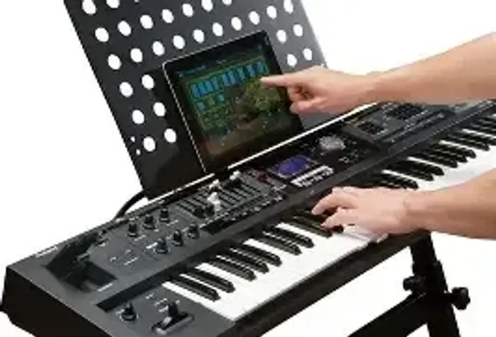 Roland VR09 combo synth na Sommexe celzap 21- *
