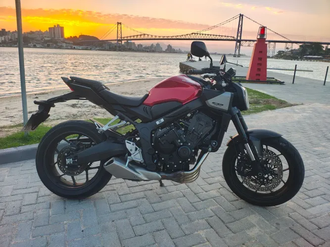 Cb 650 com e-cloud e apenas 2100km