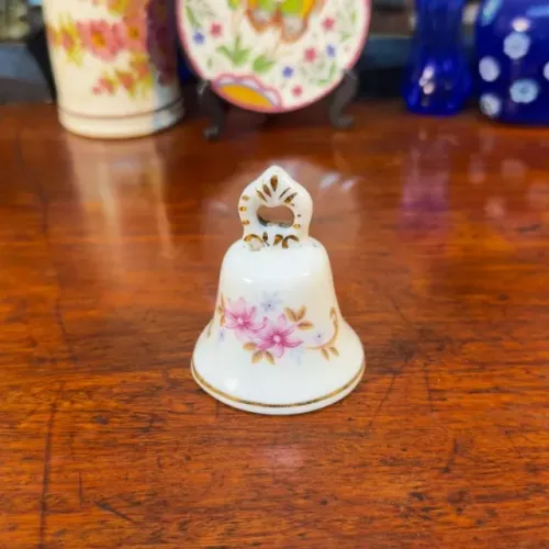 Sino em Porcelana com Detalhes Florais