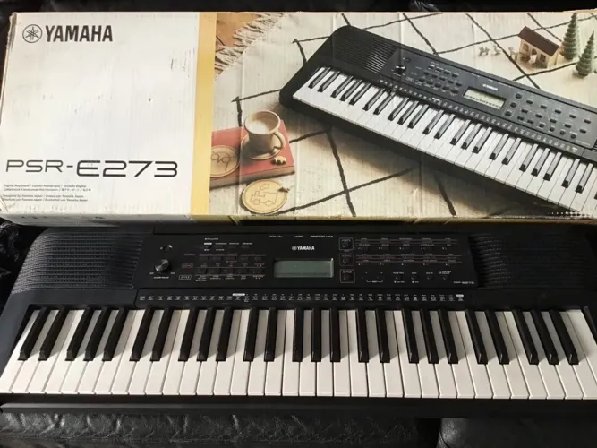 Teclado Yamaha PSR-E273 - Aceito Troca