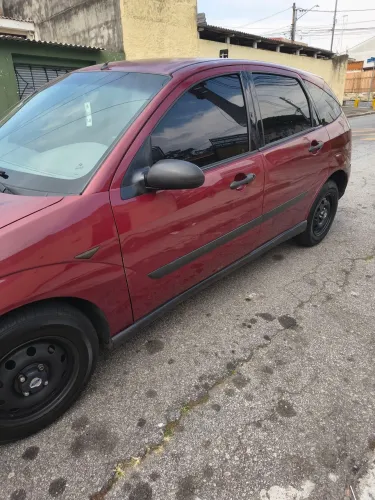 Ford Focus 1.8 16V 5P 2001