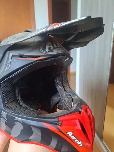 Capacete airon de trilha usado