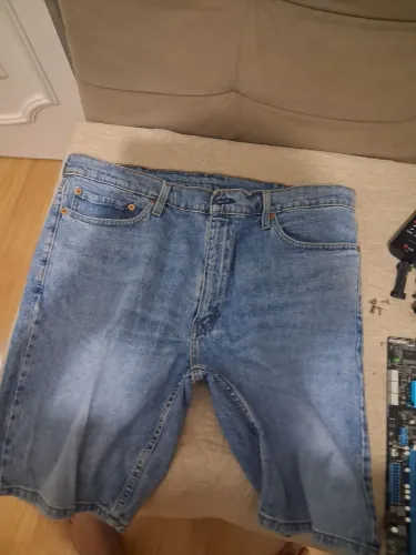 BERMUDA LEVIS ORIGINAL TAMANHO 50