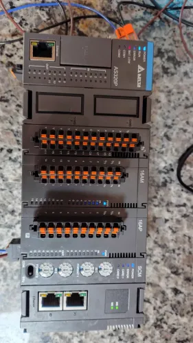 CLP AS320P DELTA + módulos