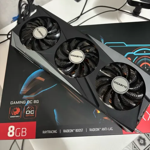 RX 7600 GIGABYTE