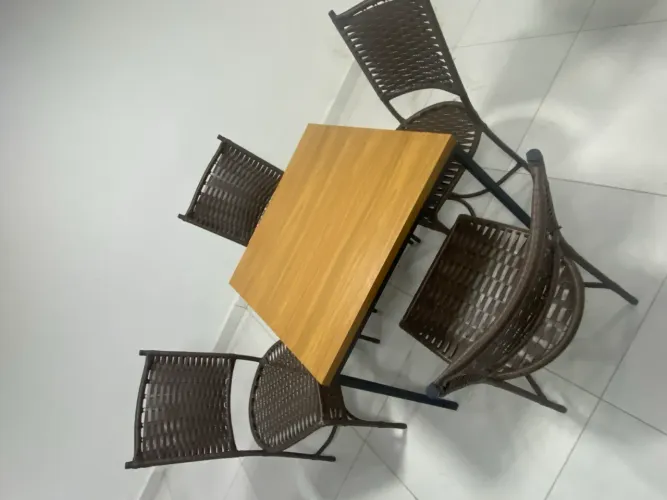 Mesa com cadeiras