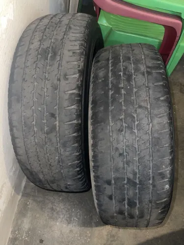 Par de Pneus Bridgestone 215/65 16
