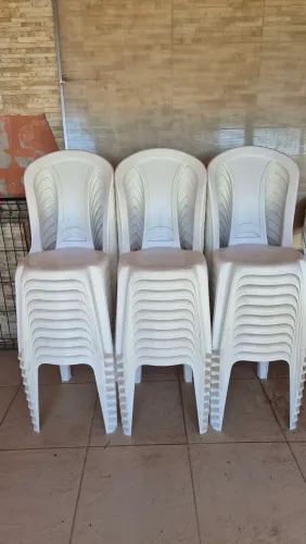 30 cadeiras bistrô plásticas Tramontina