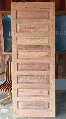 Porta de madeira maciça angelim 8 almofadas