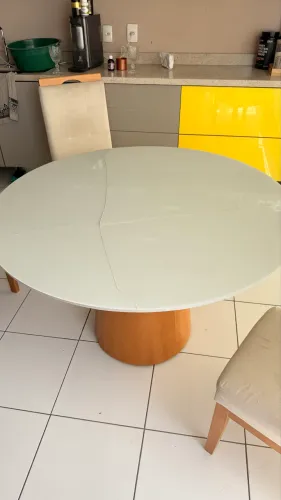 MESA REDONDA COM 4 CADEIRAS