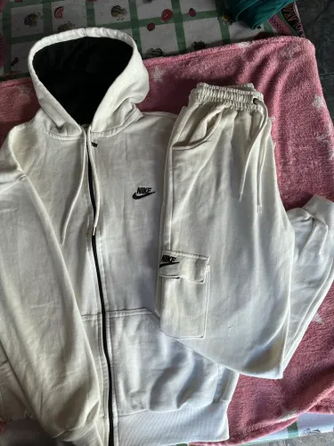Conjunto de frio Nike 