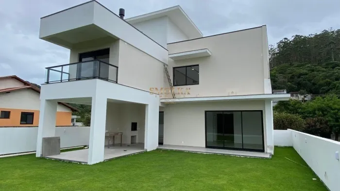 Casa em condominio fechado entre Jurere e Canasvieiras