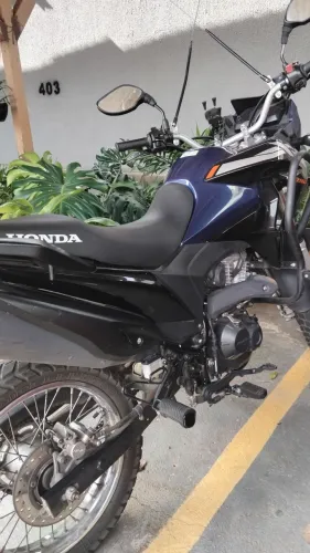 Vendo uma moto Honda linda