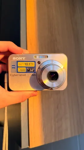 cybershot (raridade) câmera digital sony cyber-shot dsc-n2 10.1mp touch screen prata
