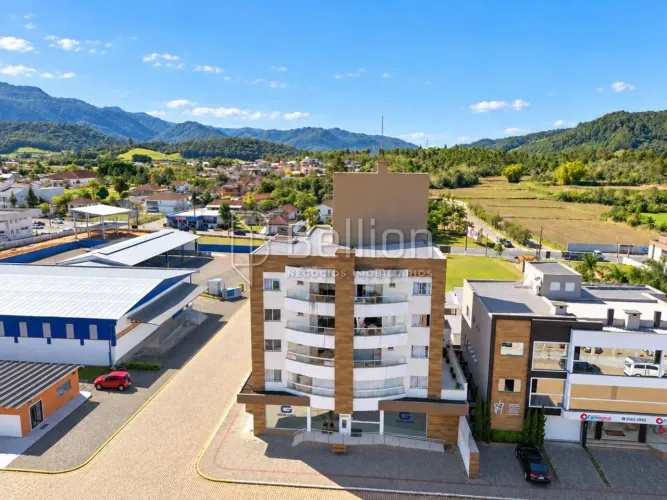 Apartamento 100% Mobiliado com 2 Quartos no Centro de Ascurra/SC
