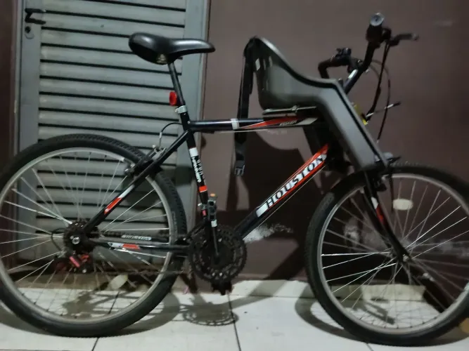 Bicicleta aro 26 com cadeirinha