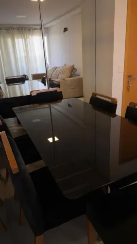 Vendo Mesa tampo vidro/madeira 6 cadeiras maciças!
