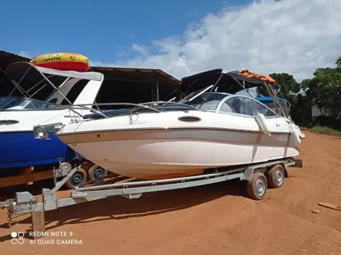 Lancha FS 230 cabinada