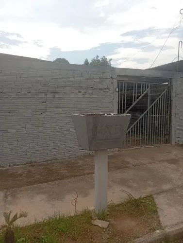 Casa na zona leste Bairro bom otima oportunidade a casa esta muito abaixo do valor!