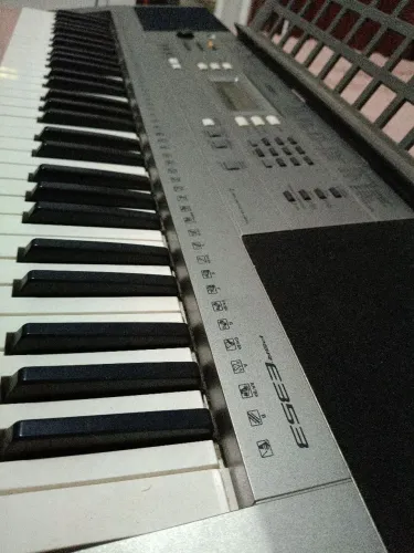 Teclado Yamaha E353