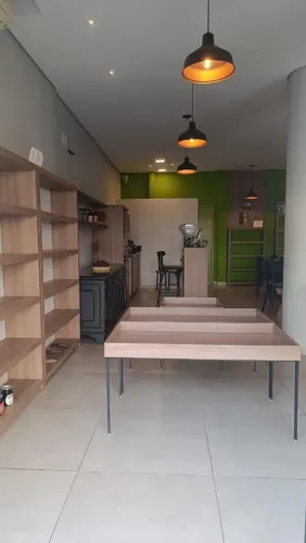 LOJA COMPLETA - MÓVEIS, PRATELEIRAS, BALCÃO, MESAS E LUMINÁRIAS