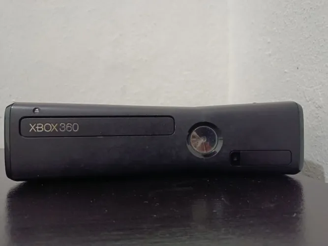 Xbox 360 slim - retirada de peças ou manutenção, inteiro