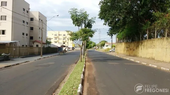 Casa com 1 Quarto(s) e 1 banheiro(s) para Alugar, 242 m² por R$ 575 / Mês